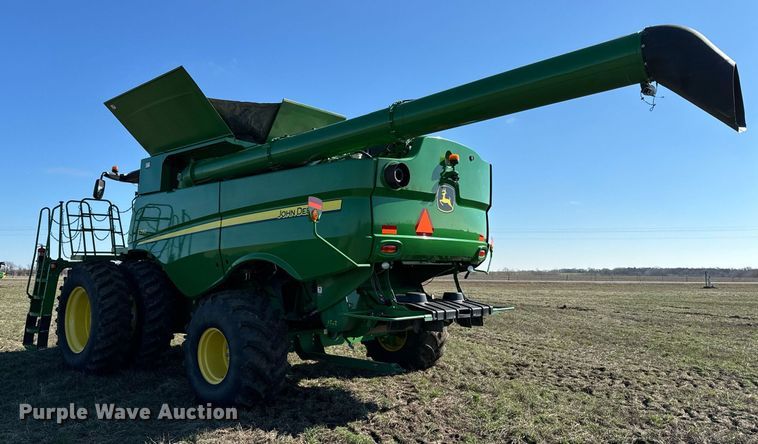 image for item DQ6739 2018 John Deere S790 combine