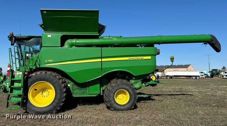 image for item DQ6739 2018 John Deere S790 combine