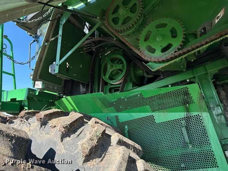 image for item DQ6739 2018 John Deere S790 combine