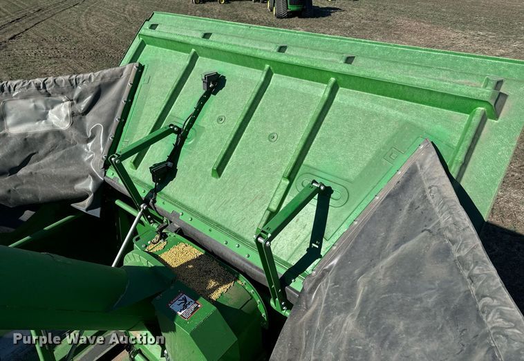 image for item DQ6739 2018 John Deere S790 combine