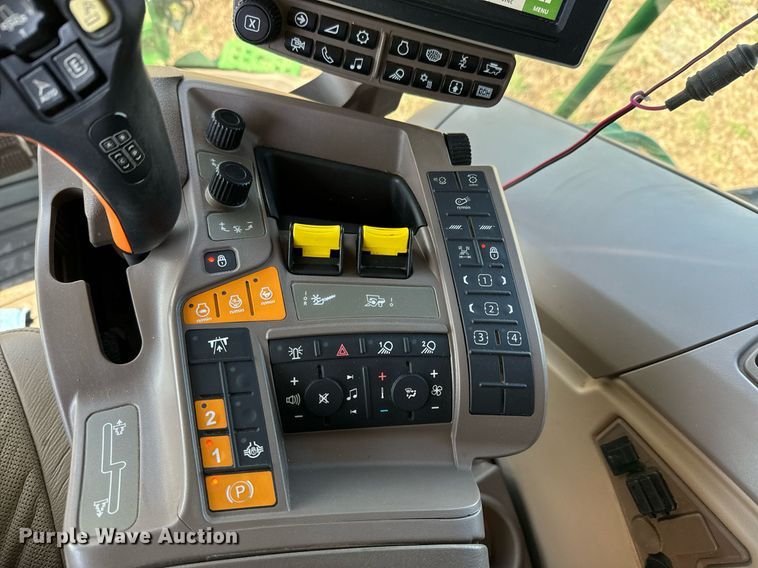 image for item DQ6739 2018 John Deere S790 combine