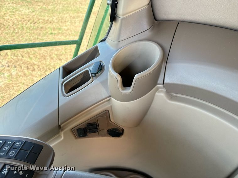 image for item DQ6739 2018 John Deere S790 combine