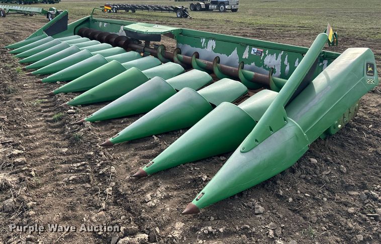 image for item DQ6743 John Deere 1293 corn head