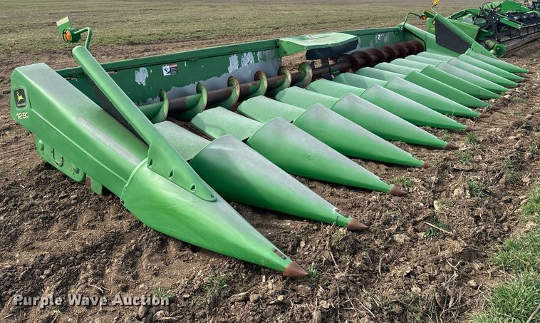 image for item DQ6743 John Deere 1293 corn head