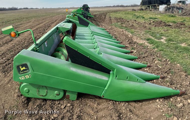 image for item DQ6743 John Deere 1293 corn head