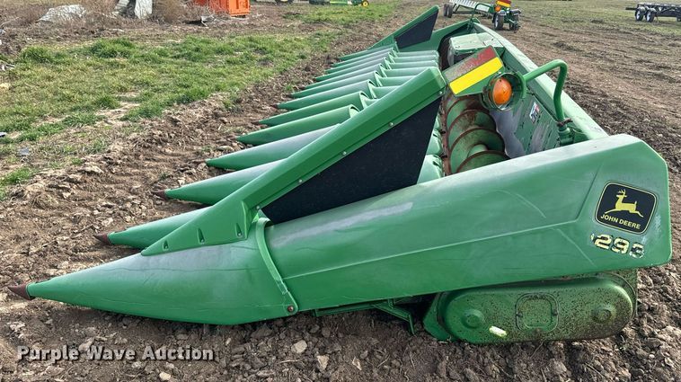image for item DQ6743 John Deere 1293 corn head