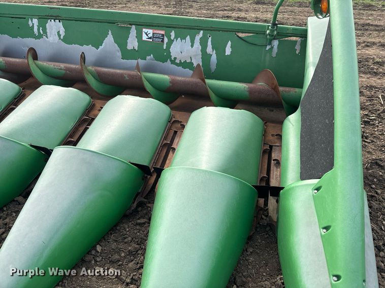 image for item DQ6743 John Deere 1293 corn head