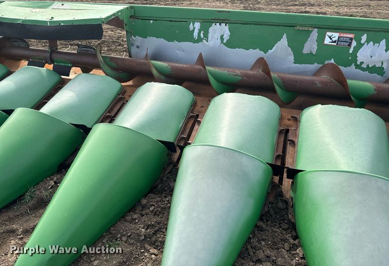image for item DQ6743 John Deere 1293 corn head