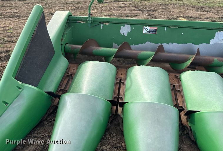 image for item DQ6743 John Deere 1293 corn head