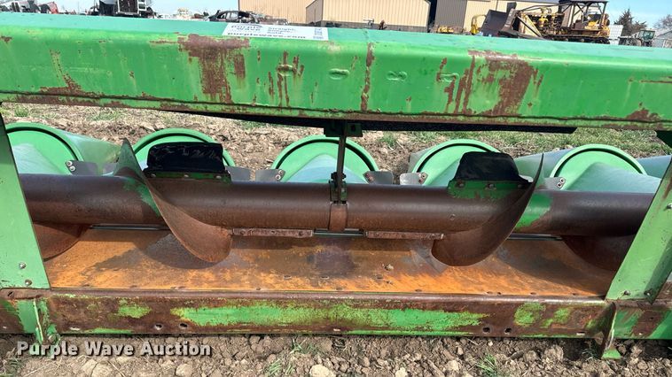 image for item DQ6743 John Deere 1293 corn head