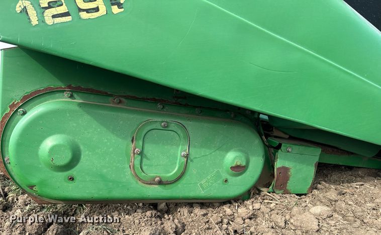 image for item DQ6743 John Deere 1293 corn head