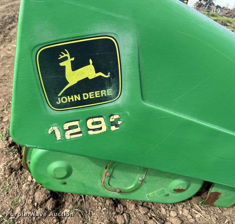 image for item DQ6743 John Deere 1293 corn head