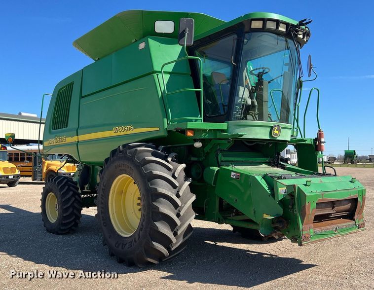 image for item DS2914 2005 John Deere 9760 STS combine