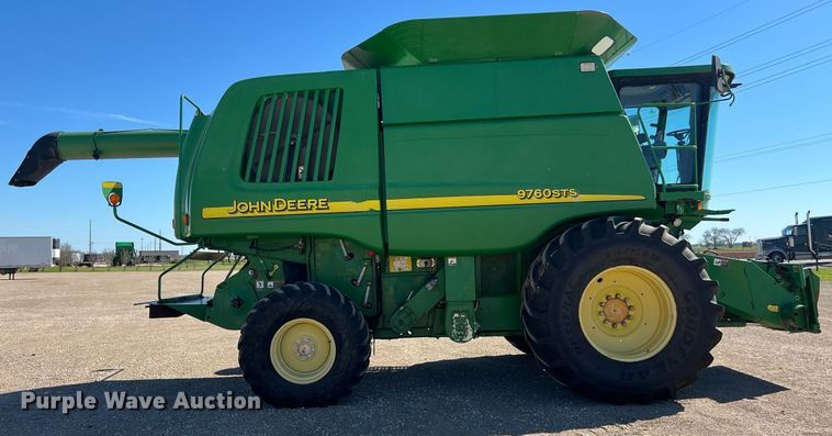 image for item DS2914 2005 John Deere 9760 STS combine