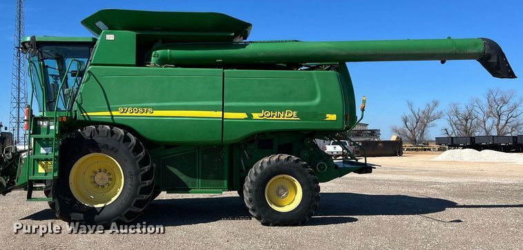 image for item DS2914 2005 John Deere 9760 STS combine