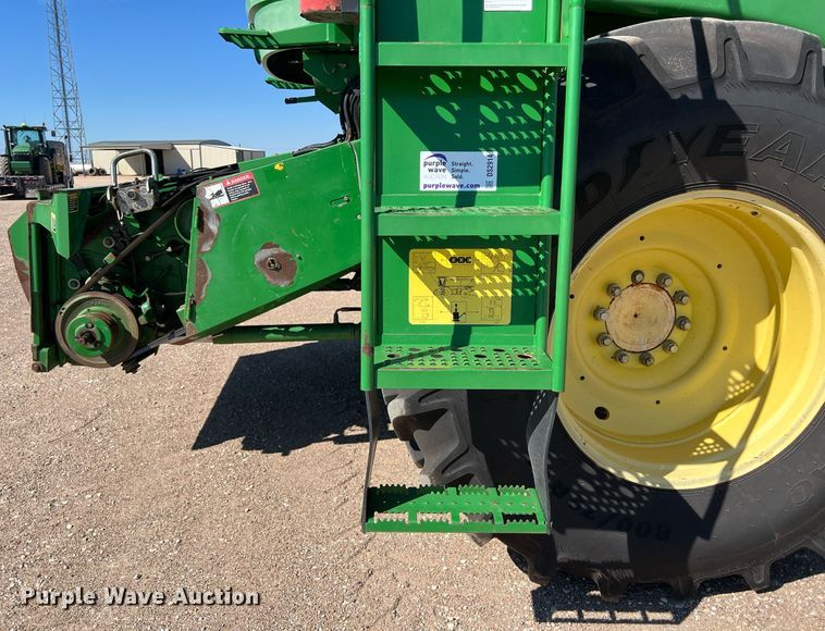 image for item DS2914 2005 John Deere 9760 STS combine