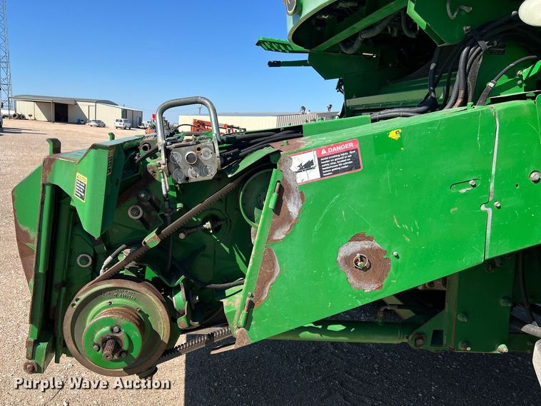 image for item DS2914 2005 John Deere 9760 STS combine