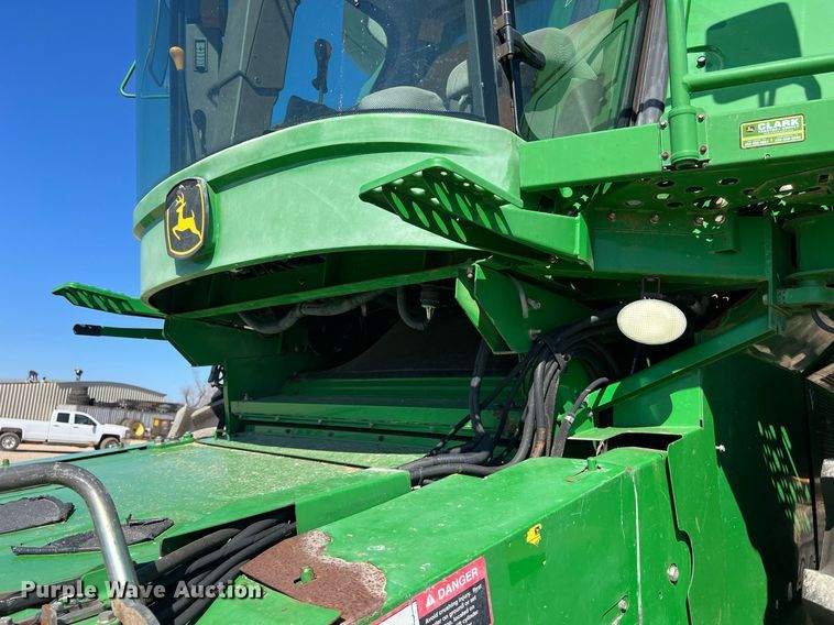 image for item DS2914 2005 John Deere 9760 STS combine
