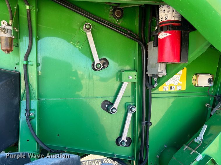 image for item DS2914 2005 John Deere 9760 STS combine