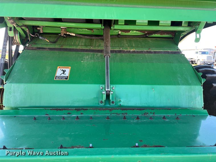 image for item DS2914 2005 John Deere 9760 STS combine