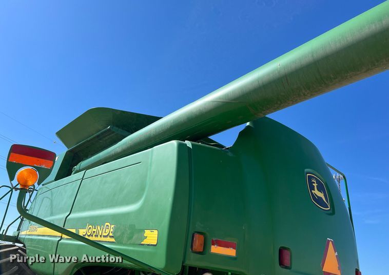 image for item DS2914 2005 John Deere 9760 STS combine