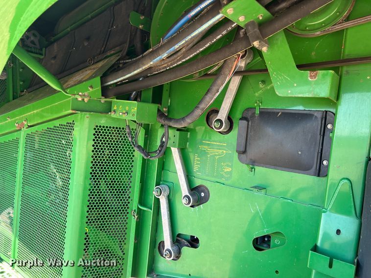 image for item DS2914 2005 John Deere 9760 STS combine