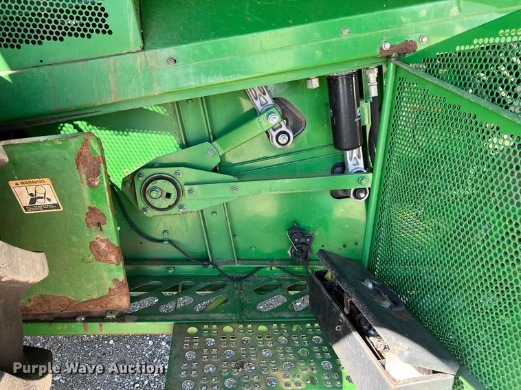 image for item DS2914 2005 John Deere 9760 STS combine