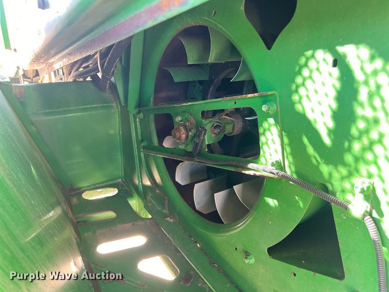 image for item DS2914 2005 John Deere 9760 STS combine