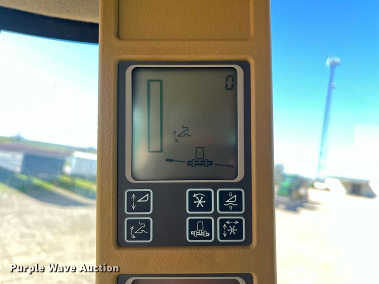 image for item DS2914 2005 John Deere 9760 STS combine