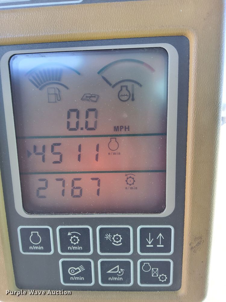 image for item DS2914 2005 John Deere 9760 STS combine