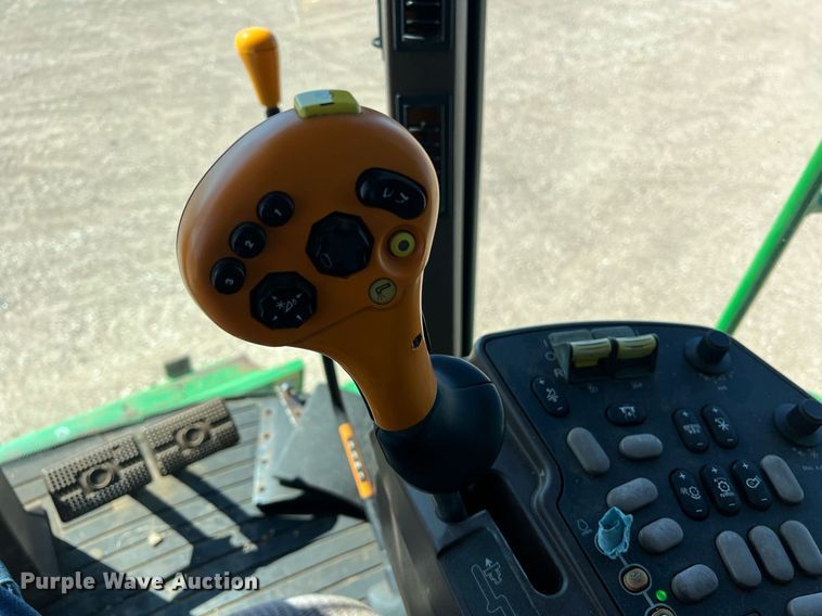 image for item DS2914 2005 John Deere 9760 STS combine