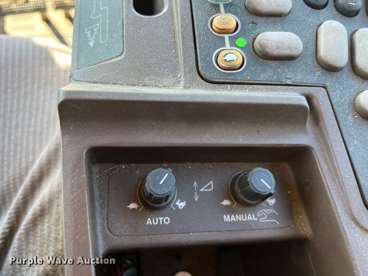 image for item DS2914 2005 John Deere 9760 STS combine