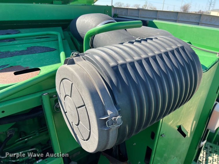 image for item DS2914 2005 John Deere 9760 STS combine