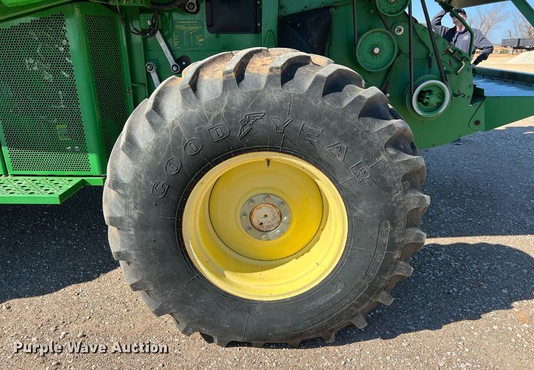 image for item DS2914 2005 John Deere 9760 STS combine