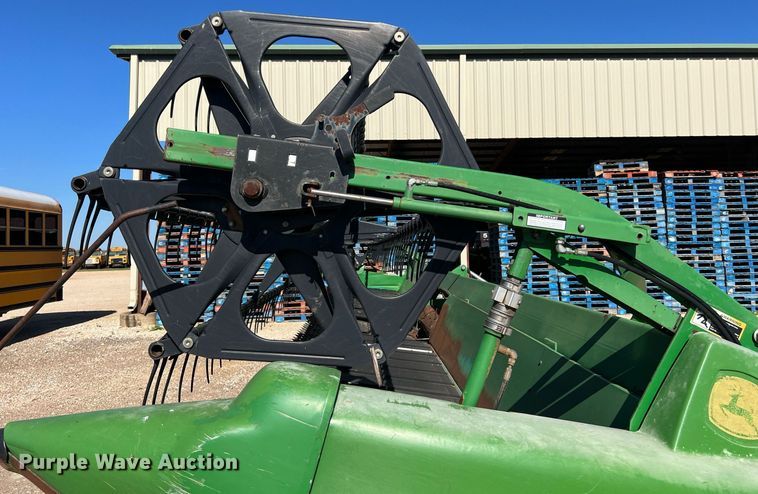 image for item DS2915 John Deere 930D draper head