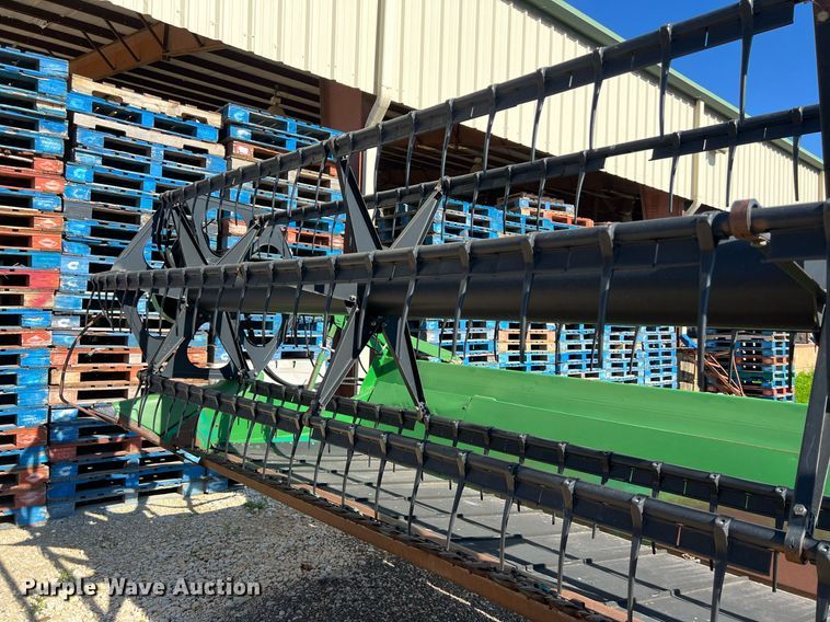 image for item DS2915 John Deere 930D draper head