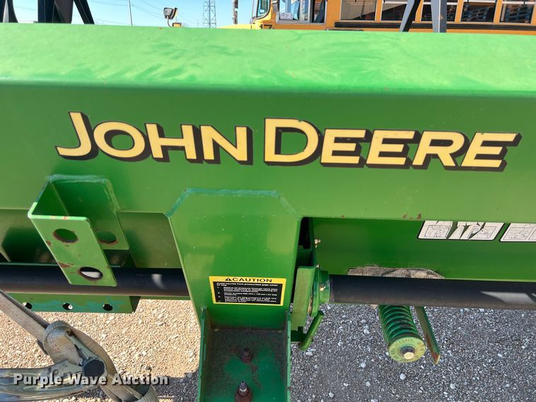 image for item DS2915 John Deere 930D draper head