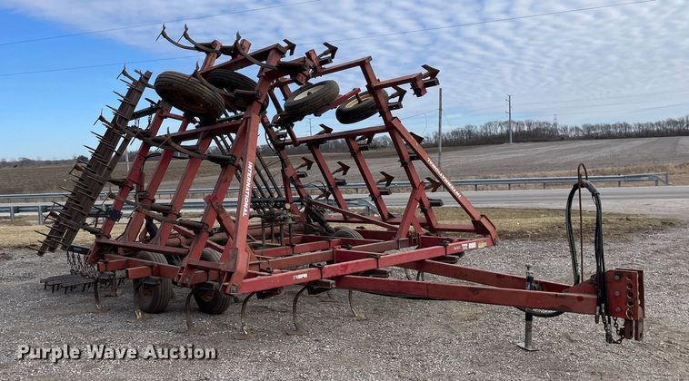 image for item DS5454 International Harvester 4600 field cultivator