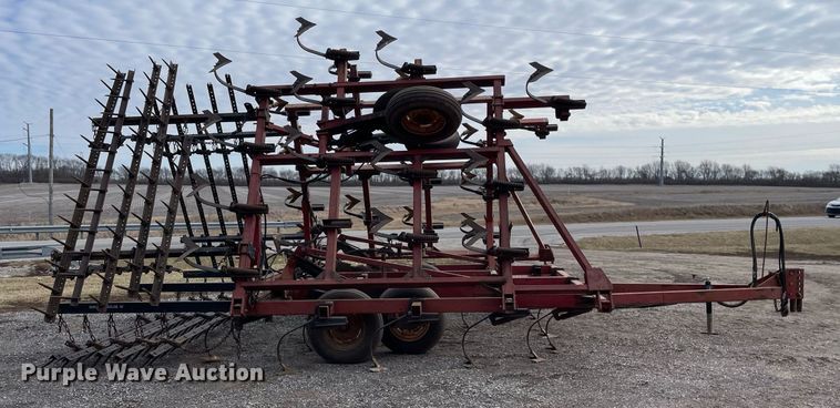 image for item DS5454 International Harvester 4600 field cultivator