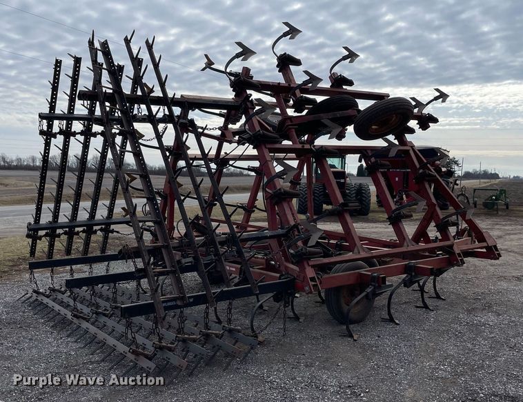 image for item DS5454 International Harvester 4600 field cultivator