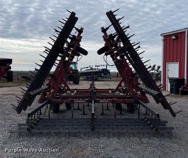 image for item DS5454 International Harvester 4600 field cultivator