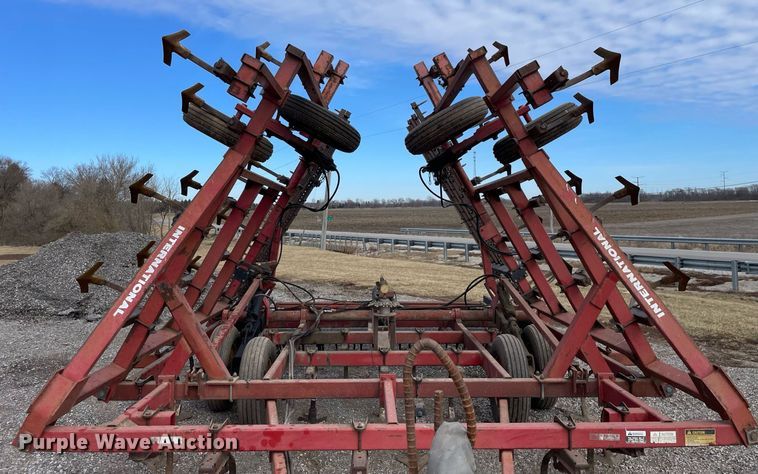image for item DS5454 International Harvester 4600 field cultivator