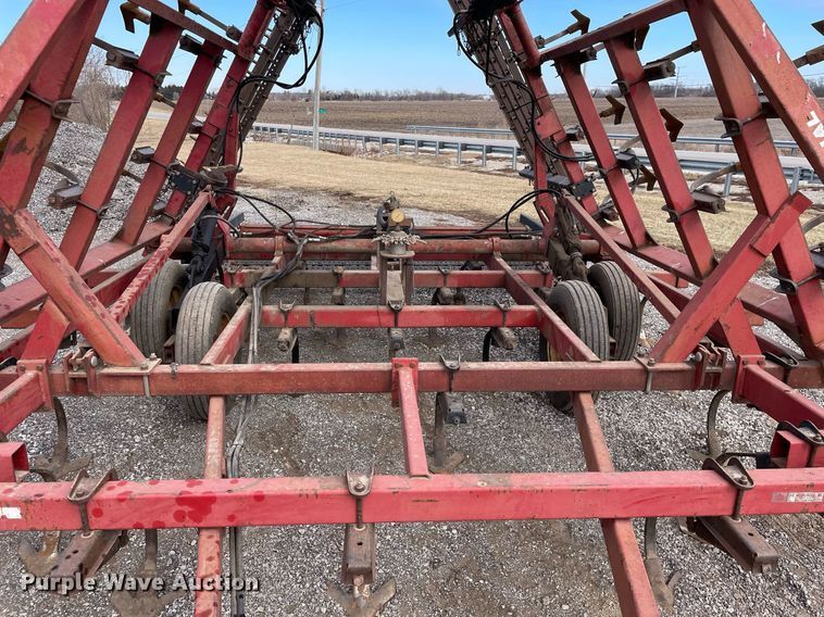 image for item DS5454 International Harvester 4600 field cultivator