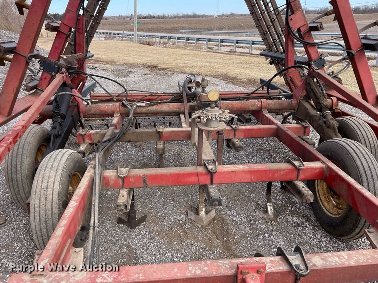 image for item DS5454 International Harvester 4600 field cultivator