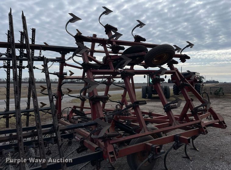 image for item DS5454 International Harvester 4600 field cultivator