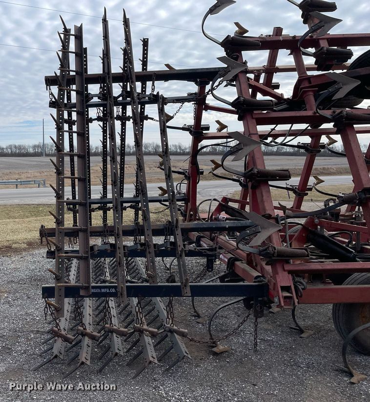 image for item DS5454 International Harvester 4600 field cultivator