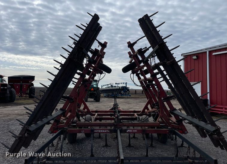 image for item DS5454 International Harvester 4600 field cultivator