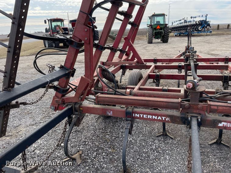 image for item DS5454 International Harvester 4600 field cultivator