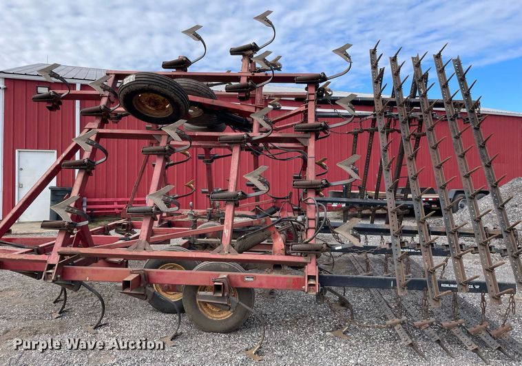 image for item DS5454 International Harvester 4600 field cultivator
