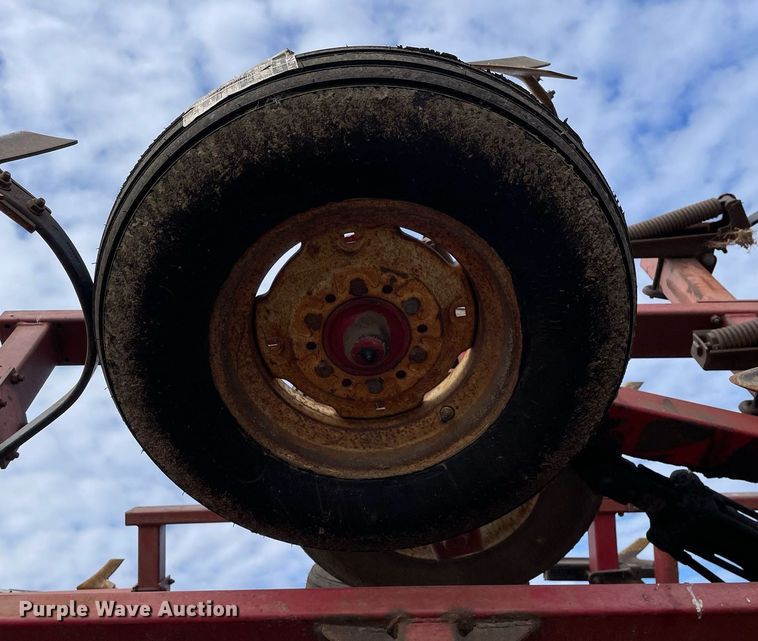 image for item DS5454 International Harvester 4600 field cultivator